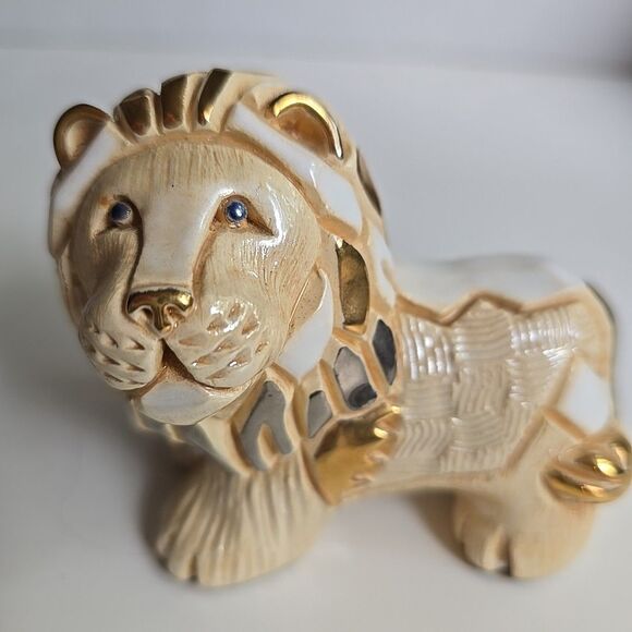 Artesania Rinconada Lion 3.5"L Baby 2" limited color White Gold Pottery Figurine - Picture 2 of 16